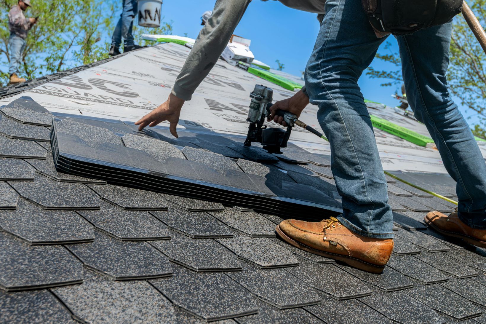 Best Roofing Systems for Ohio Weather: Asphalt Shingles vs. Metal Guide 2026